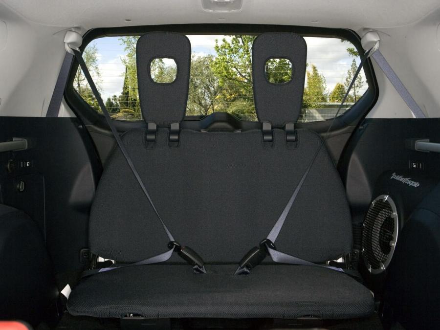  Mitsubishi Outlander 4WD 2007 года  (US) (фото 12 из 66)
